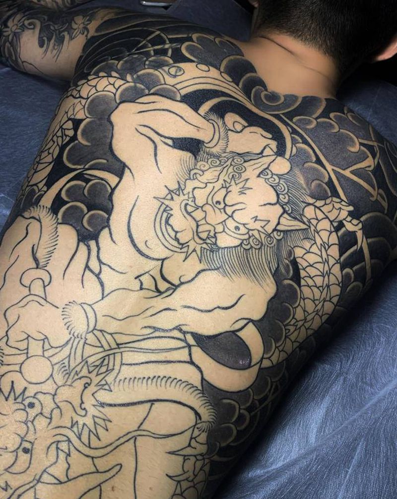 老传统雷神 满背未完成纹身图片_背部老传统纹身图案