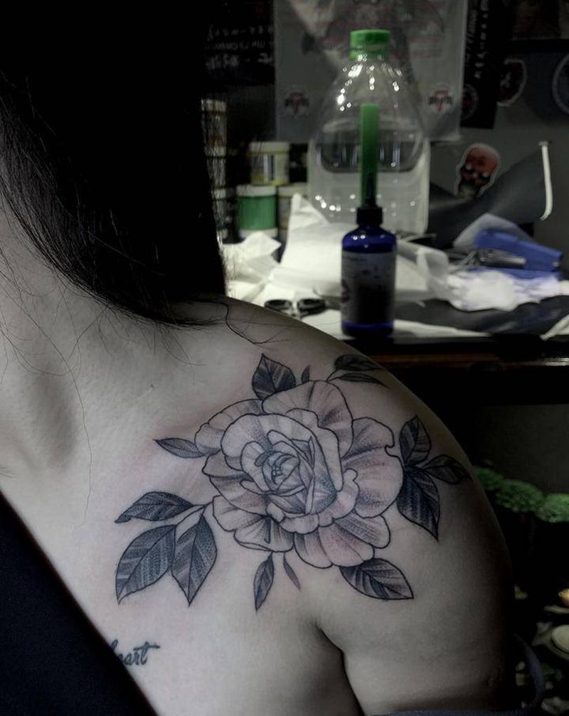 素花纹身图片_颈部肩部点刺New School纹身图案