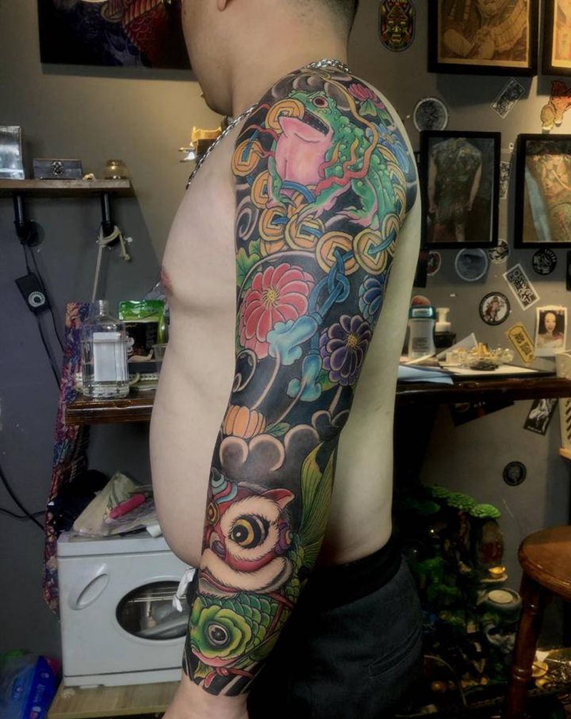 日式花臂纹身图片_手臂新传统老传统金蟾鲤鱼达摩蛋纹身图案