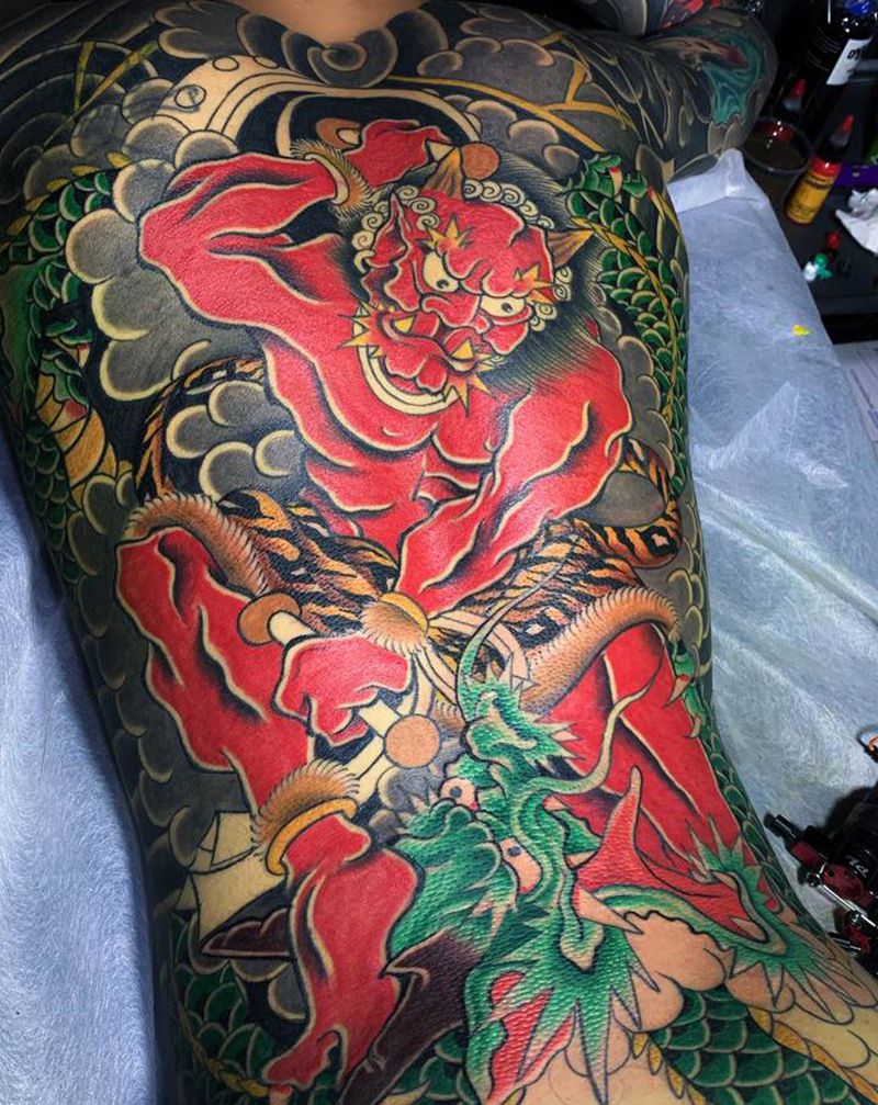 日式老传统满背雷神纹身图片_背部老传统纹身图案