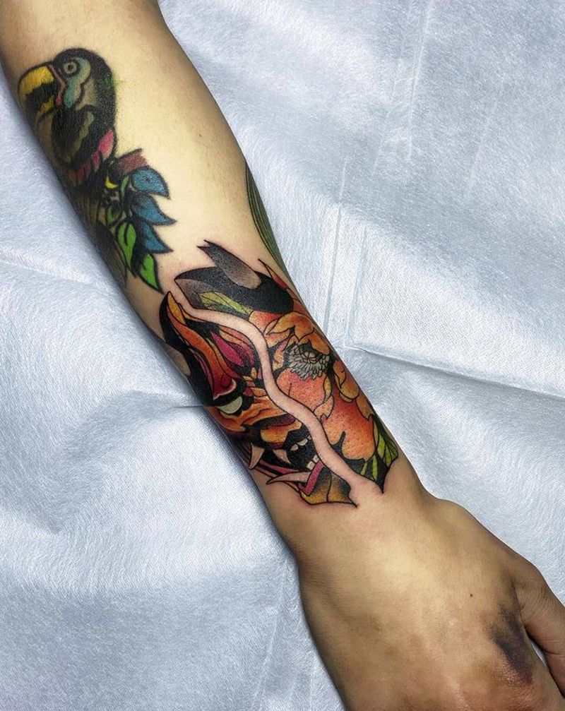 裂开的般若面具纹身图片_手臂Old School新传统纹身图案