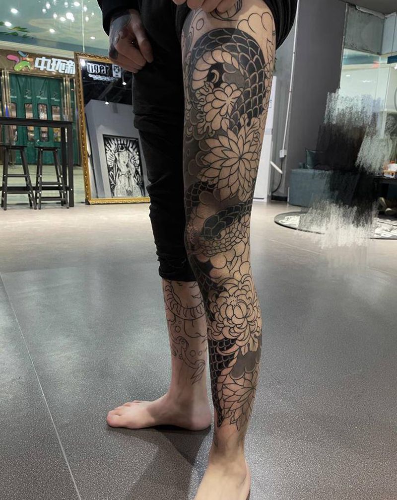 老传统花腿蛇  未完成纹身图片_腿部老传统纹身图案