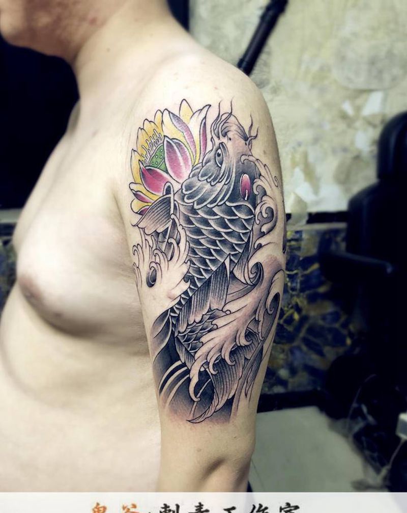 鱼纹身图片_新传统纹身图案