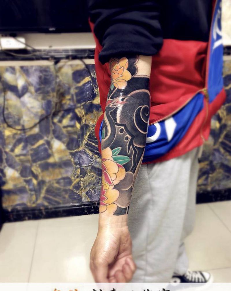 小臂一枚纹身图片_新传统纹身图案