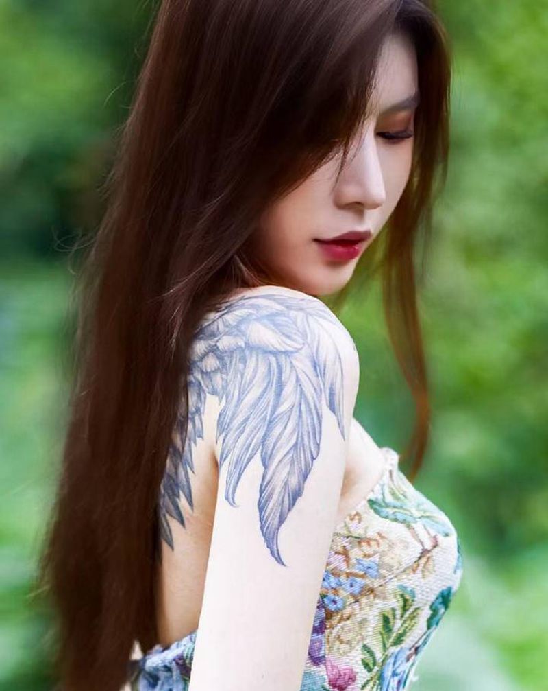 天使恶魔翅膀纹身图片_背部老传统新传统纹身图案