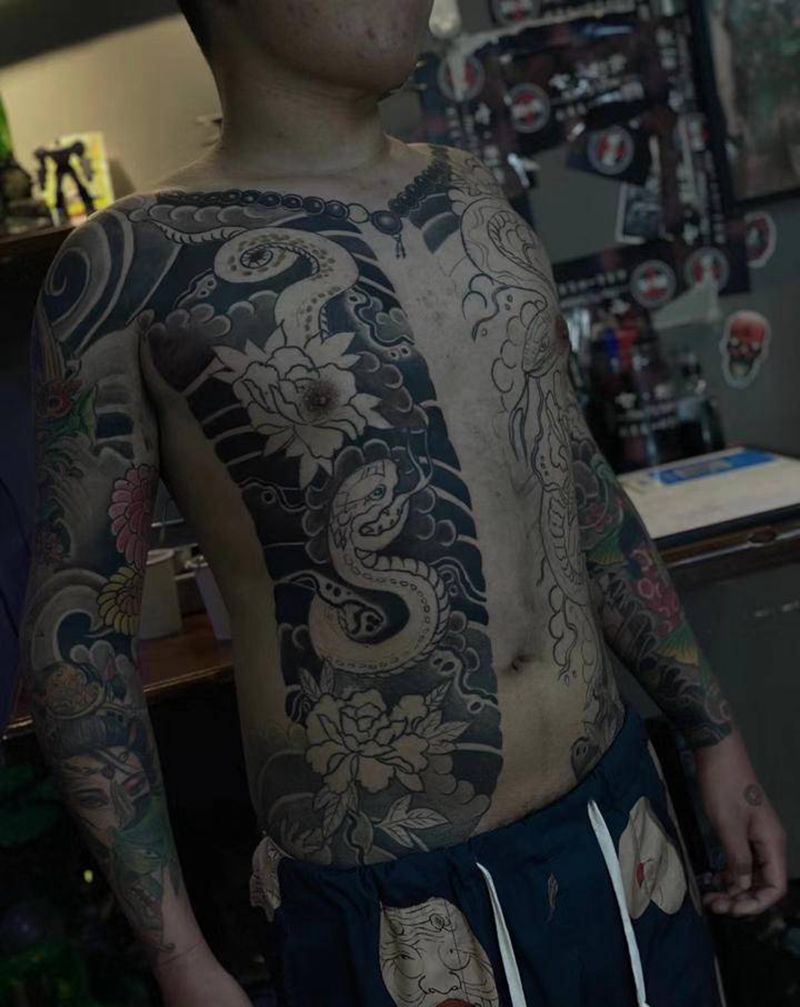 开衫 未完纹身图片_腹部老传统新传统开衫纹身图案