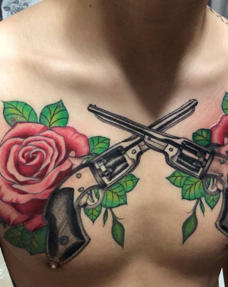 欧美双花枪纹身图片_胸部New School纹身图案