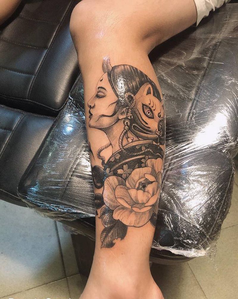 富江美女图纹身图片_腿部纹身图案