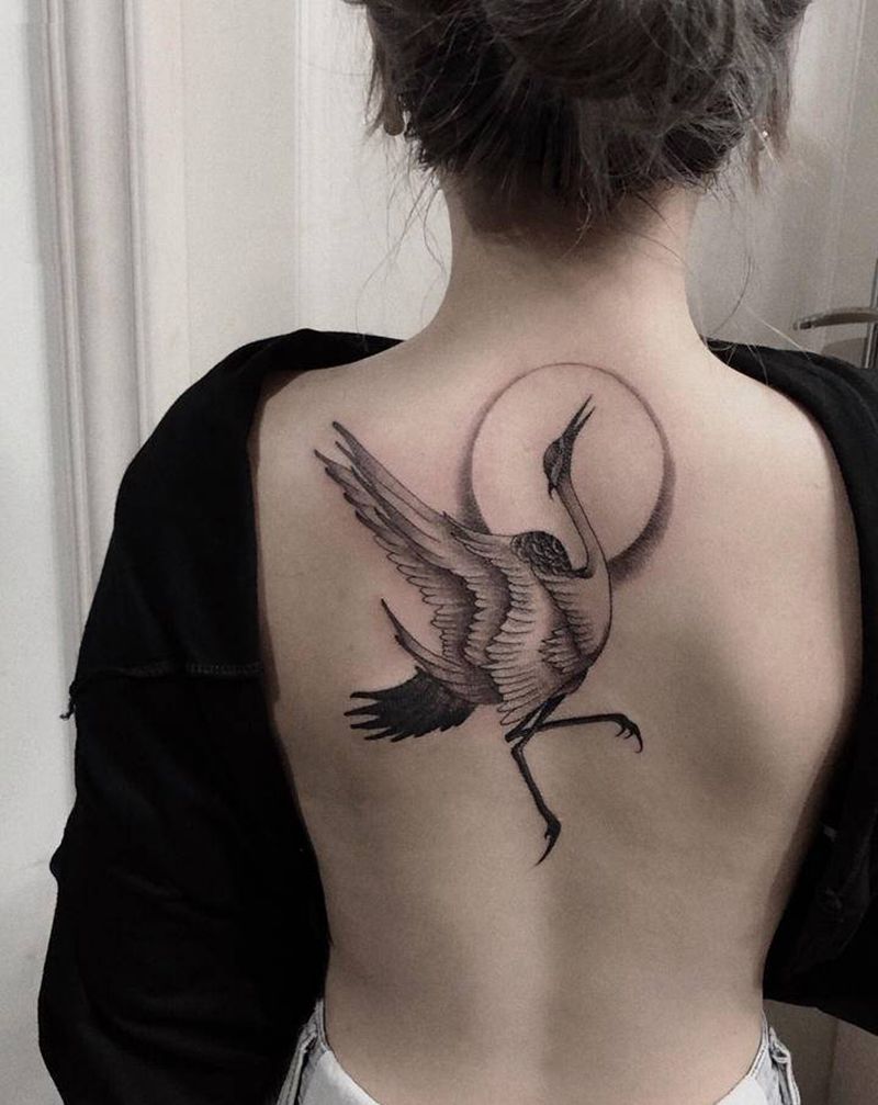 鹤纹身图片_背部水墨纹身图案