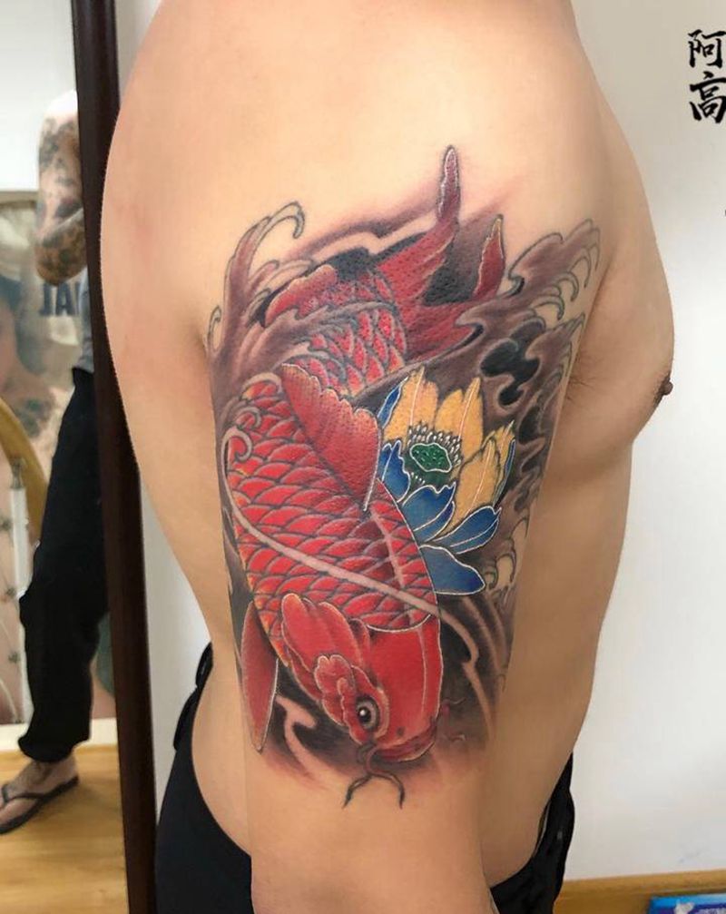 彩色鲤鱼上色纹身图片_手臂新传统纹身图案