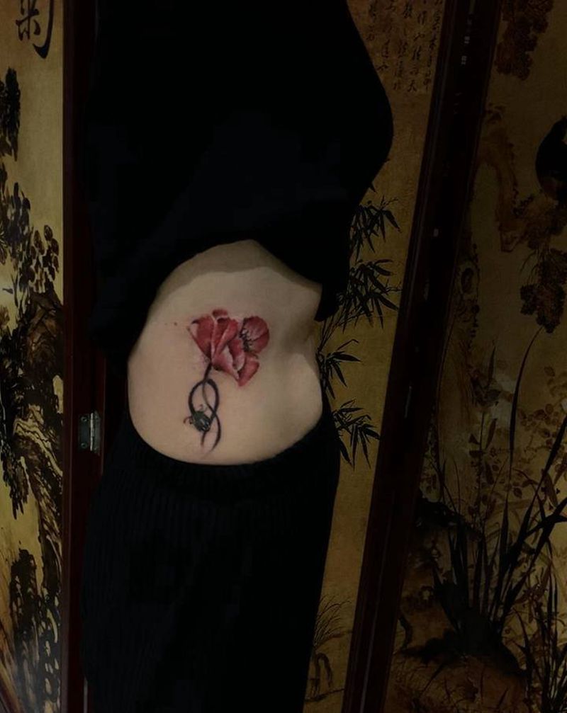 花纹身图片_腰部纹身图案