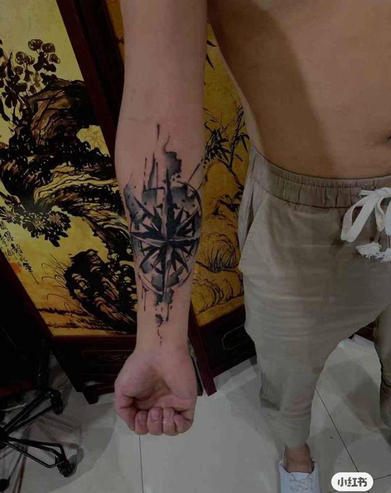 指南针纹身图片_手臂纹身图案