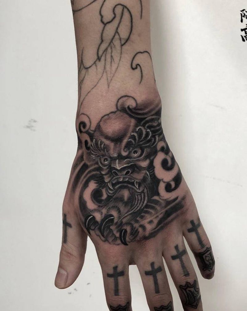 唐狮纹身图片_手部新传统纹身图案