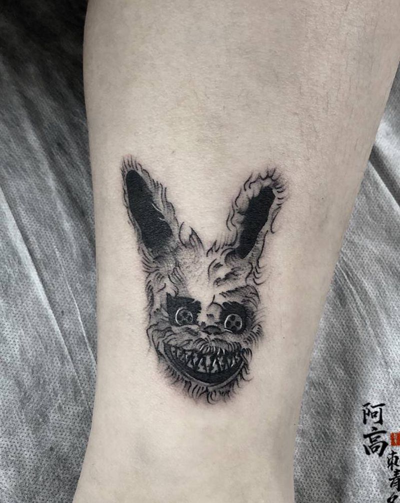 暗黑小兔纹身图片_腿部点刺纹身图案