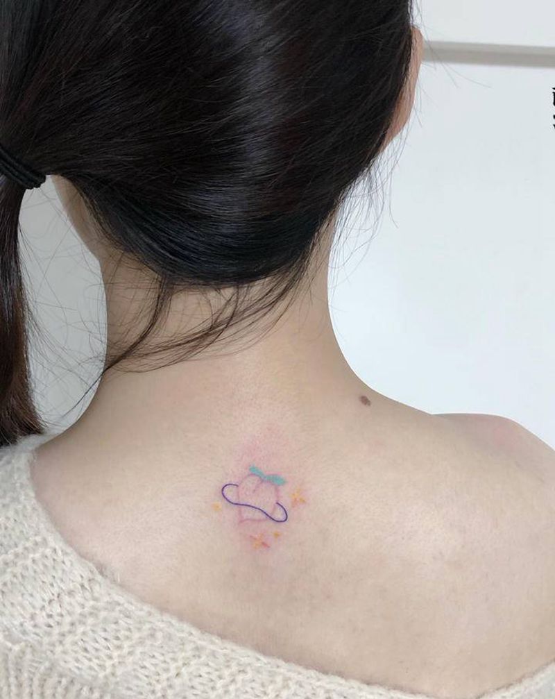 小桃子纹身图片_背部水彩纹身图案