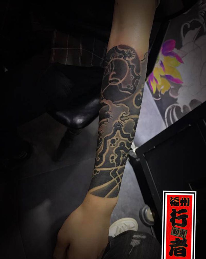 水浪石头纹身图片_手部手臂老传统纹身图案