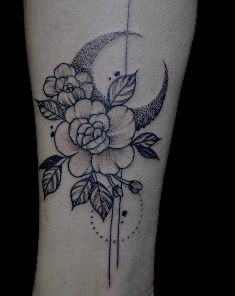 素花纹身图片_腿部纹身图案