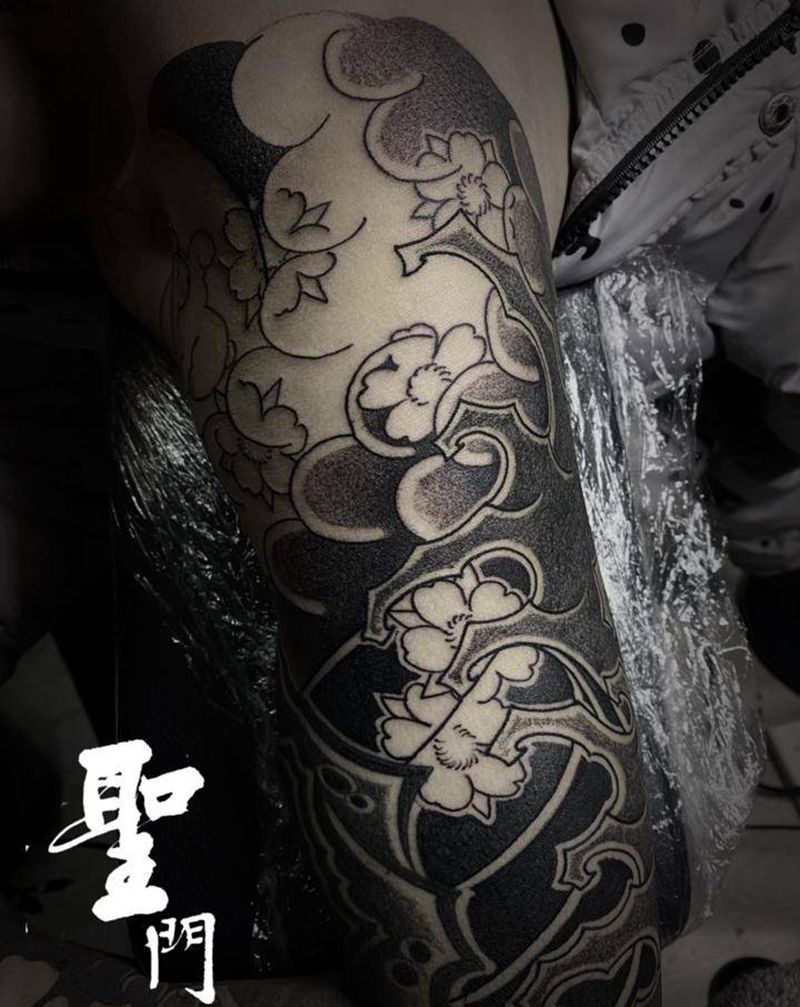 马蹄浪花臂纹身图片_臀部老传统纹身图案