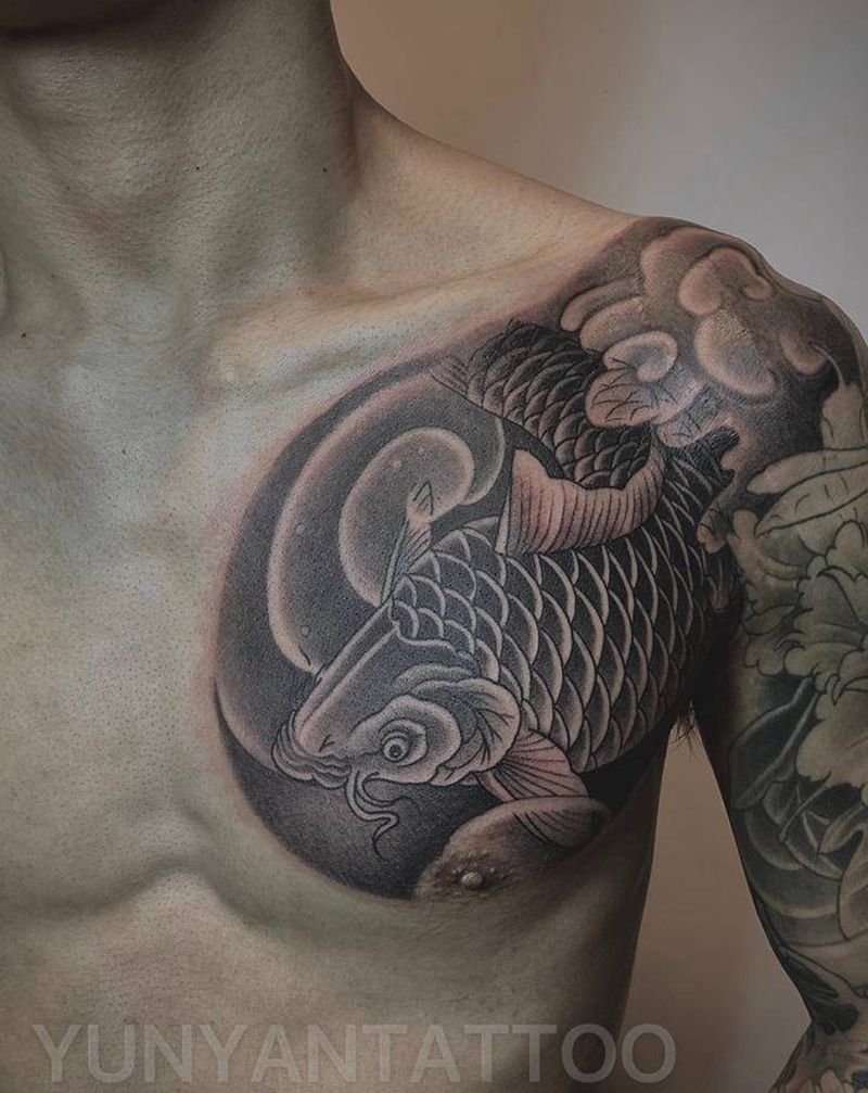 鲤鱼纹身图片_胸部新传统鲤鱼纹身图案