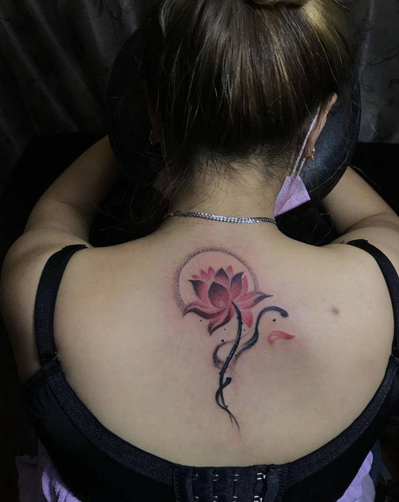 莲花纹身图片_背部纹身图案