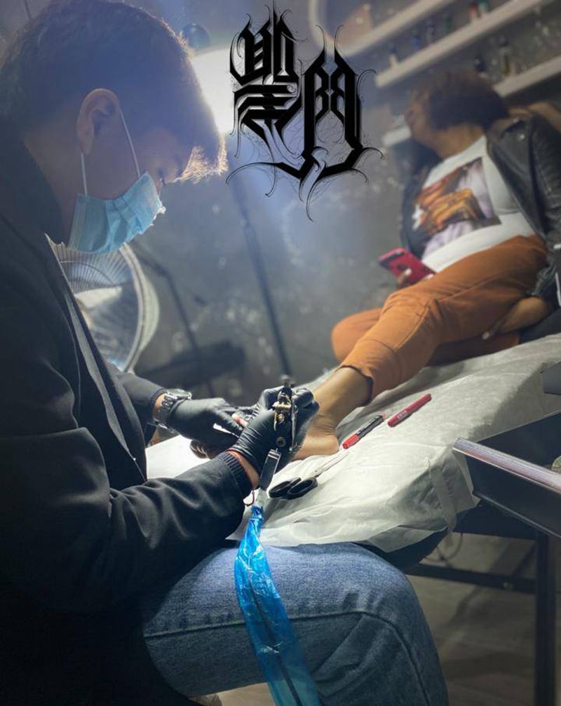 感谢外国友人信任纹身图片_脚部老传统纹身图案