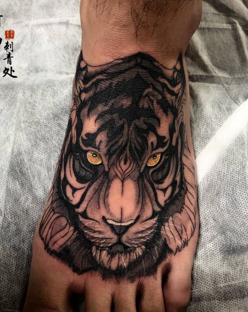 脚背老虎纹身图片_脚部点刺纹身图案