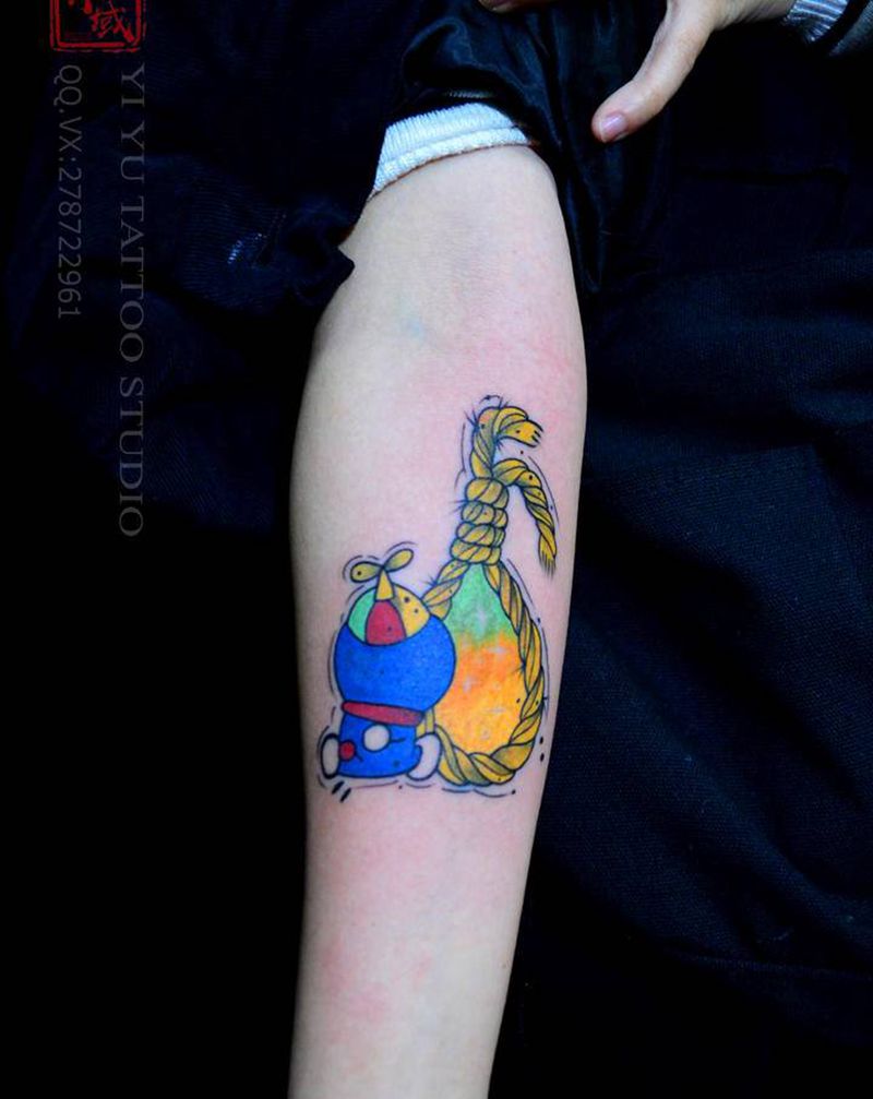 哆啦A梦纹身图片_手部New School纹身图案