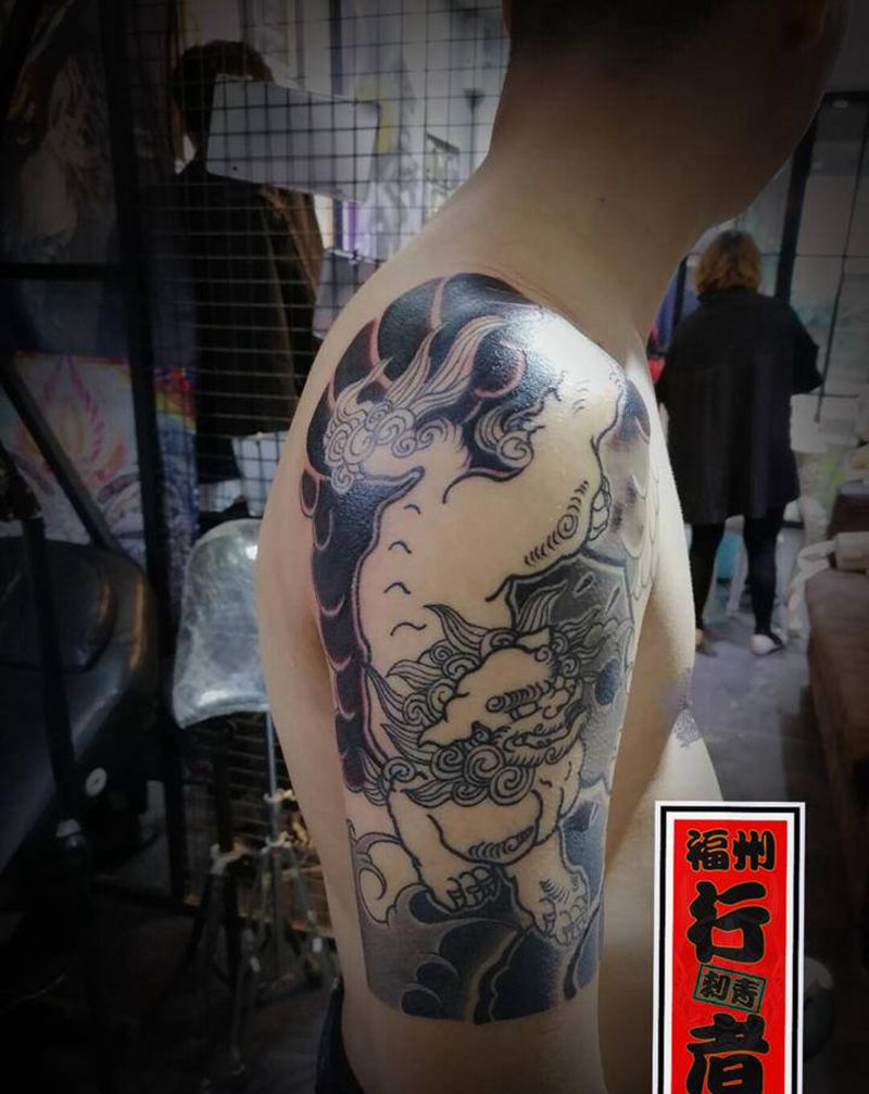 老传统唐狮纹身图片_手臂老传统纹身图案
