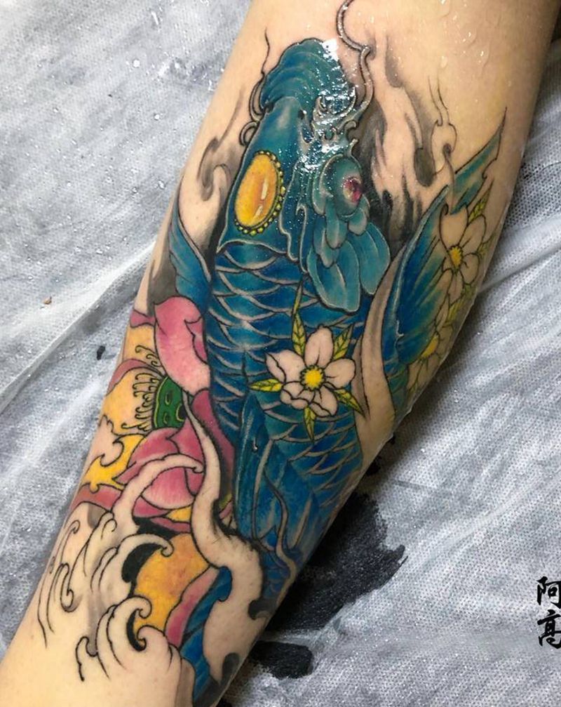 彩色鲤鱼纹身图片_腿部新传统纹身图案