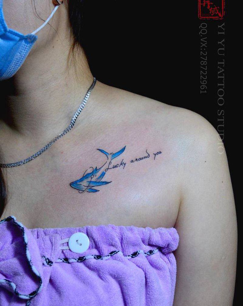 鲸纹身图片_肩部胸部纹身图案