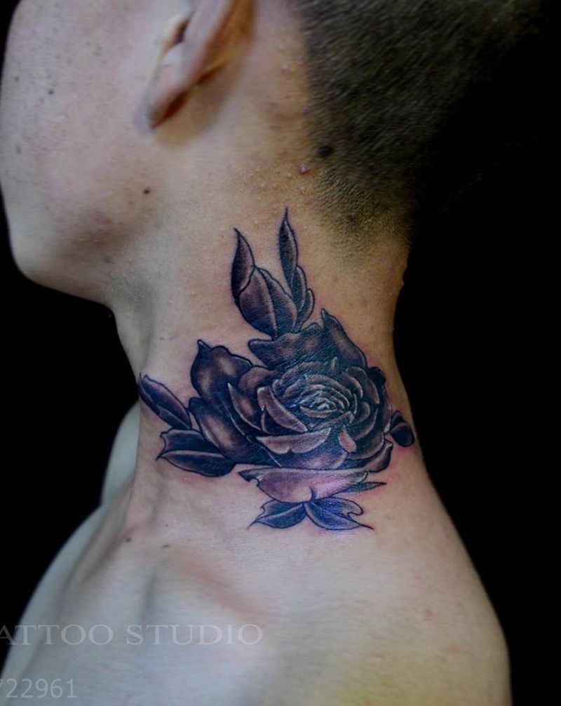 黑玫瑰纹身图片_颈部纹身图案