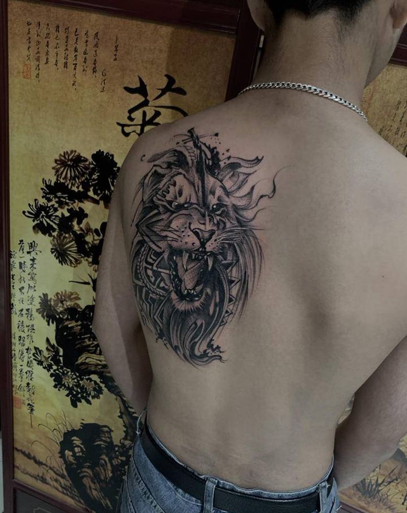狮纹身图片_背部纹身图案