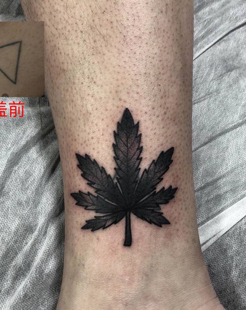 大麻叶遮盖纹身图片_腿部Old School纹身图案