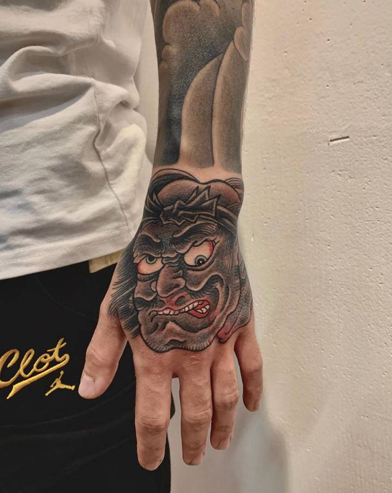 生首纹身图片_手部老传统生首纹身图案