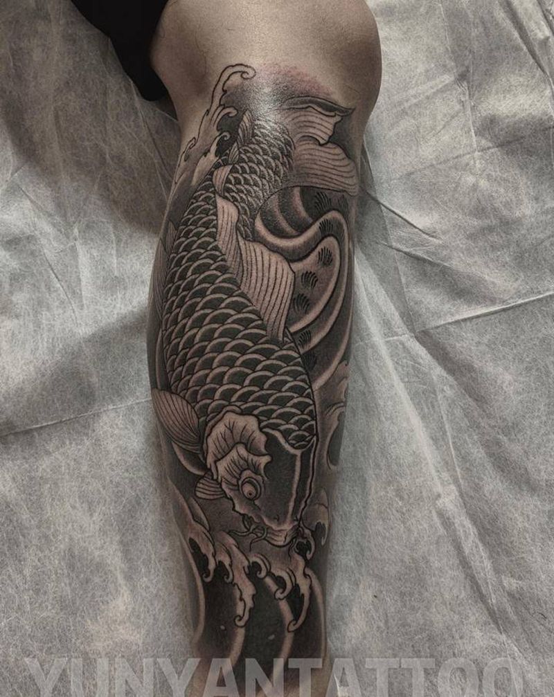 鲤鱼纹身图片_腿部新传统鲤鱼纹身图案
