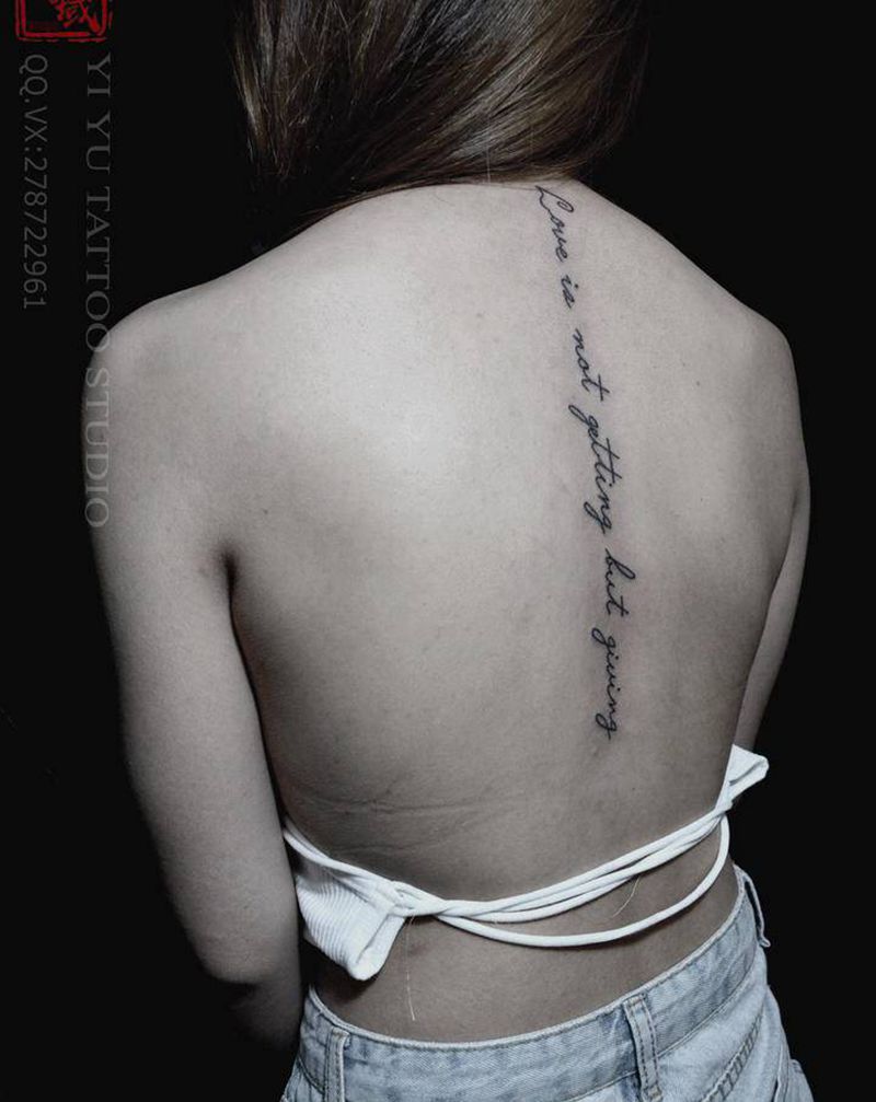 小清新字母纹身图片_背部纹身图案