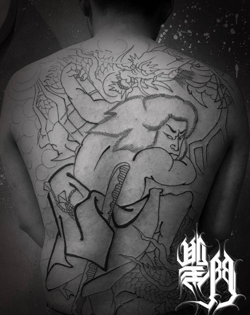 九纹龙史进第一次勾线纹身图片_背部老传统纹身图案