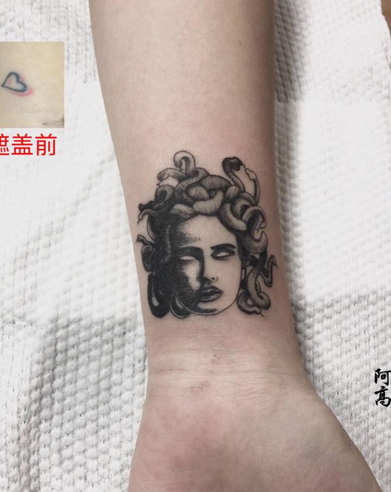美杜莎遮盖纹身图片_手臂点刺纹身图案