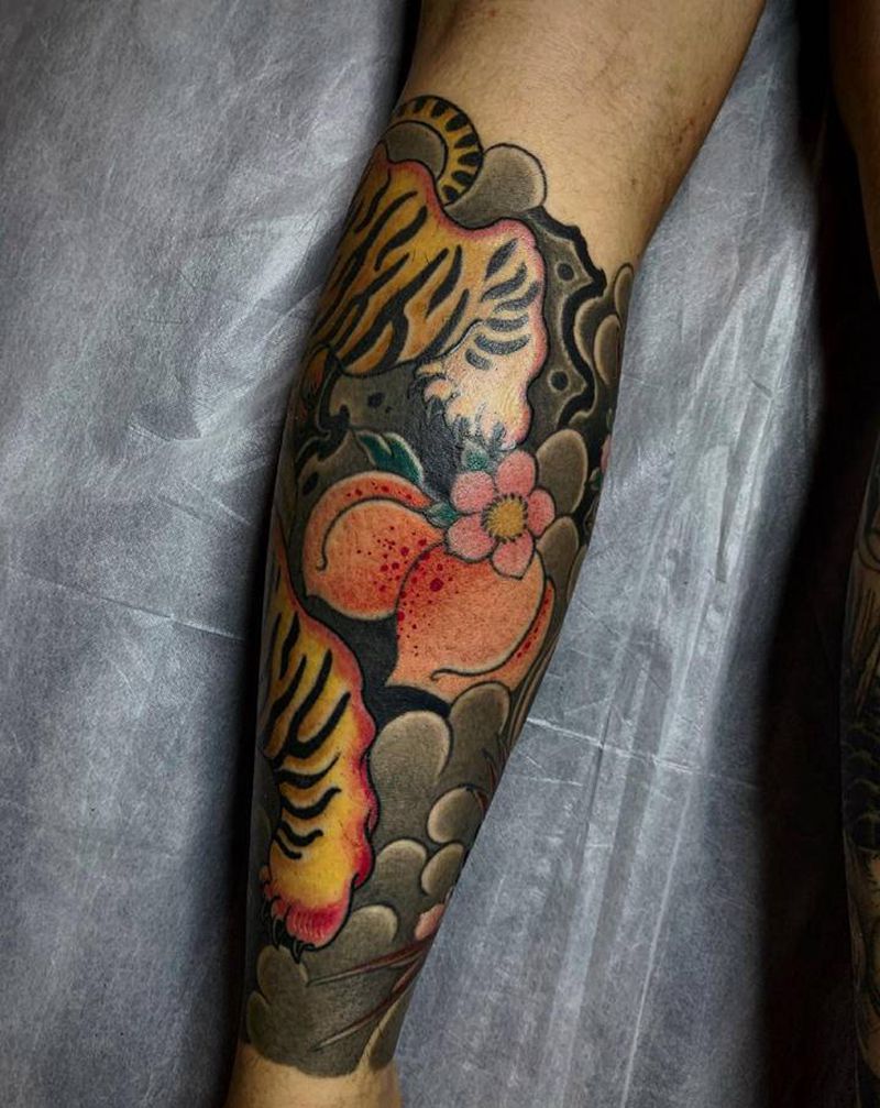 小蜜桃纹身图片_腿部老传统蜜桃纹身图案