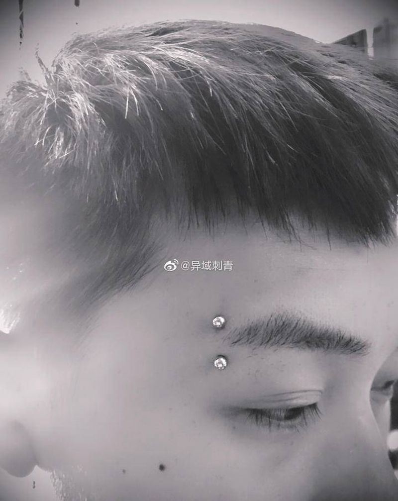 眉钉纹身图片_穿孔纹身图案