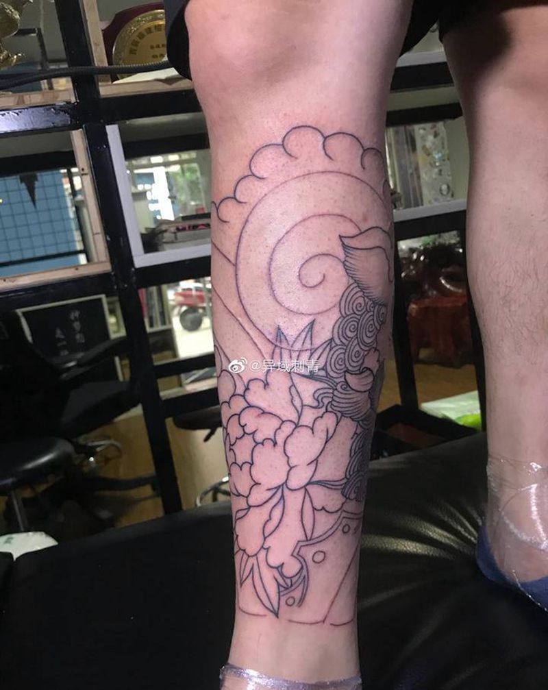 唐狮牡丹纹身图片_腿部纹身图案