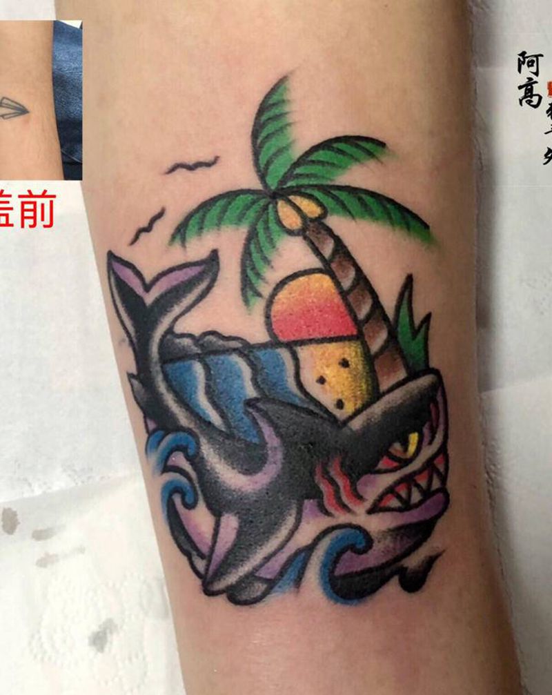 鲨鱼纹身图片_手臂Old School纹身图案