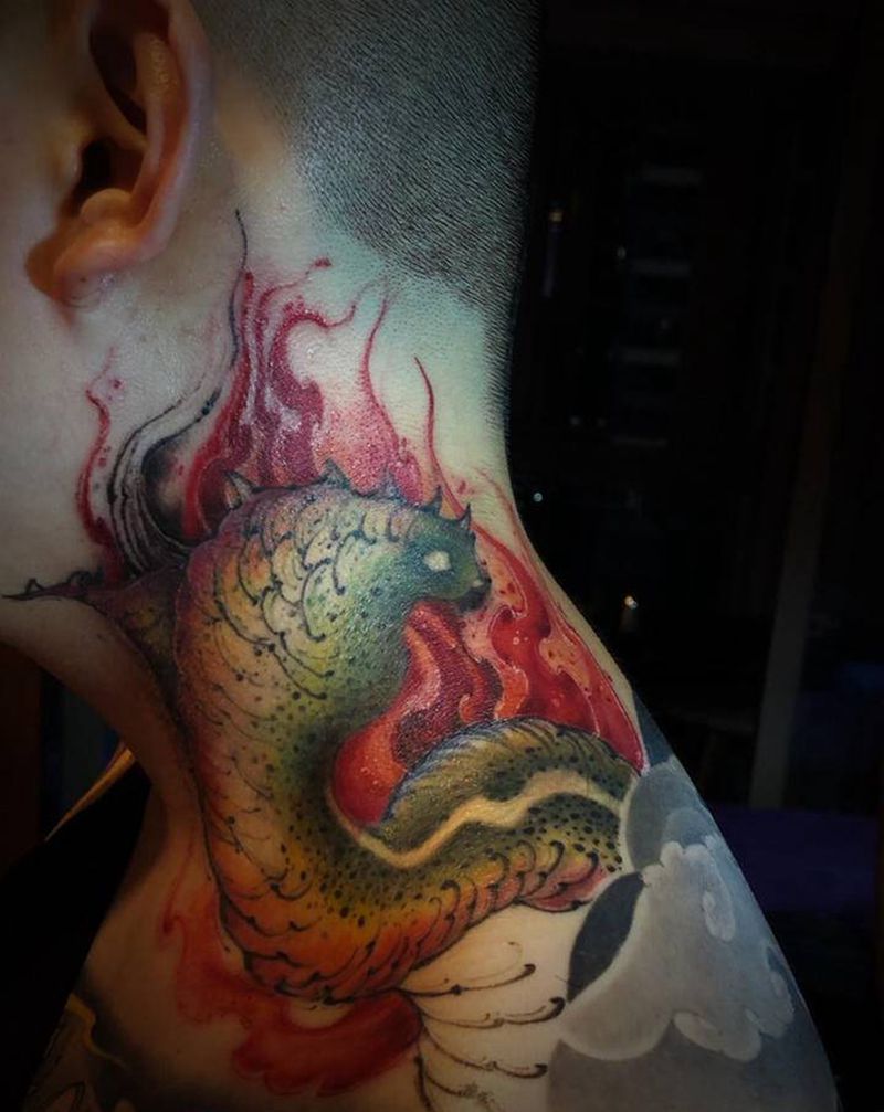 彩色Newschool纹身图片_颈部New School老蛇与火纹身图案