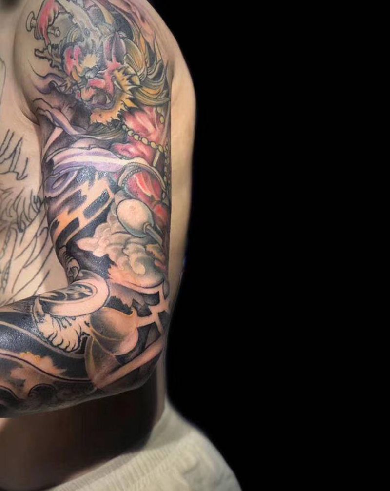 新传统 雷神纹身图片_手臂新传统雷神纹身图案