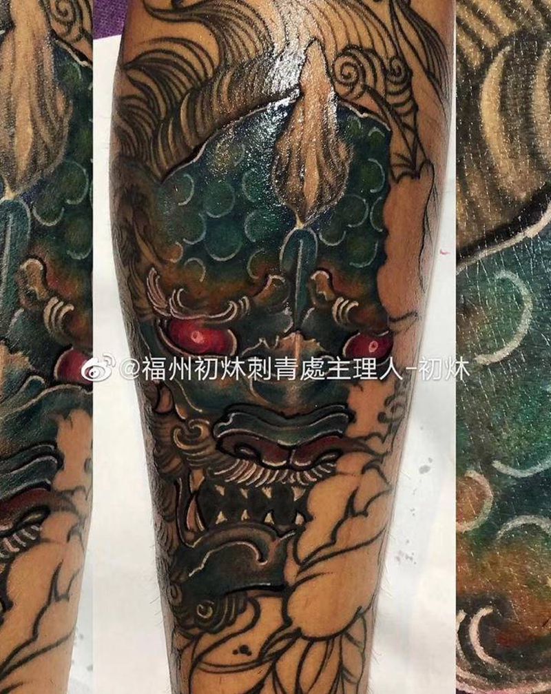 新传统 唐狮子纹身图片_腿部新传统唐狮子纹身图案