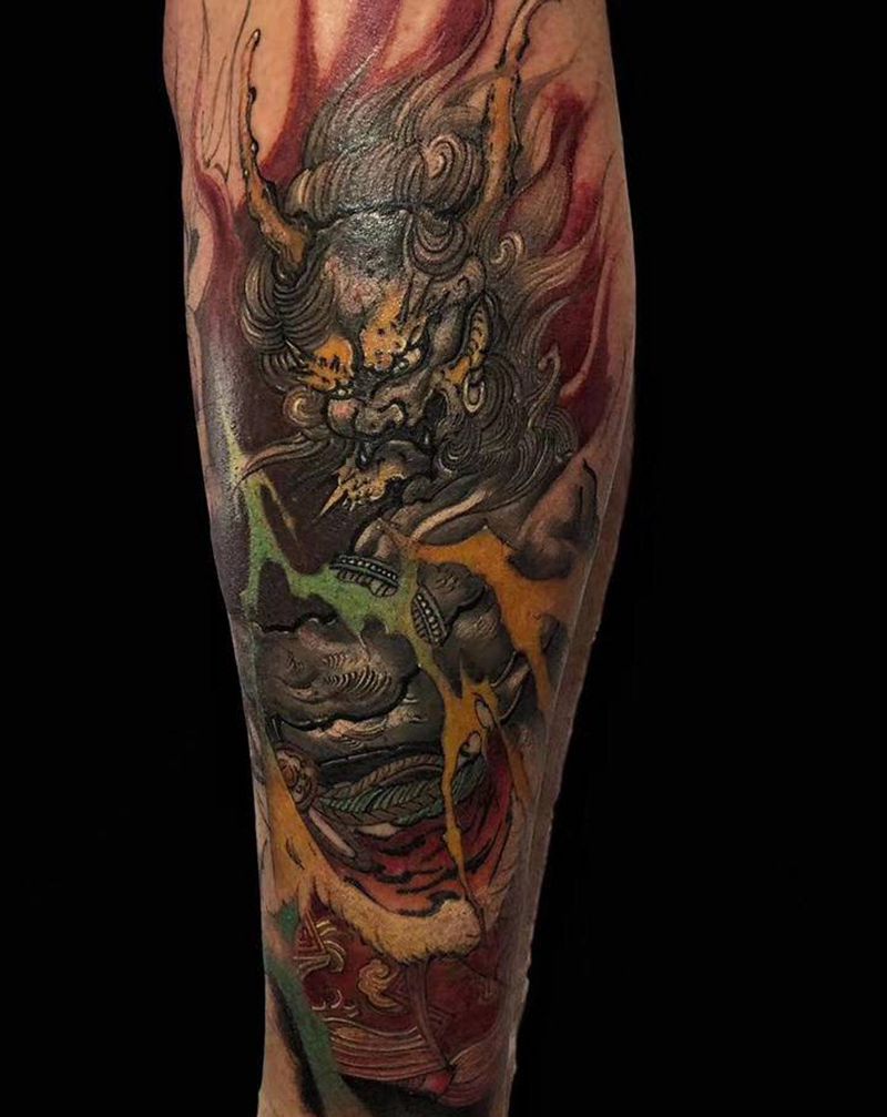 新传统 雷神纹身图片_腿部新传统雷神纹身图案