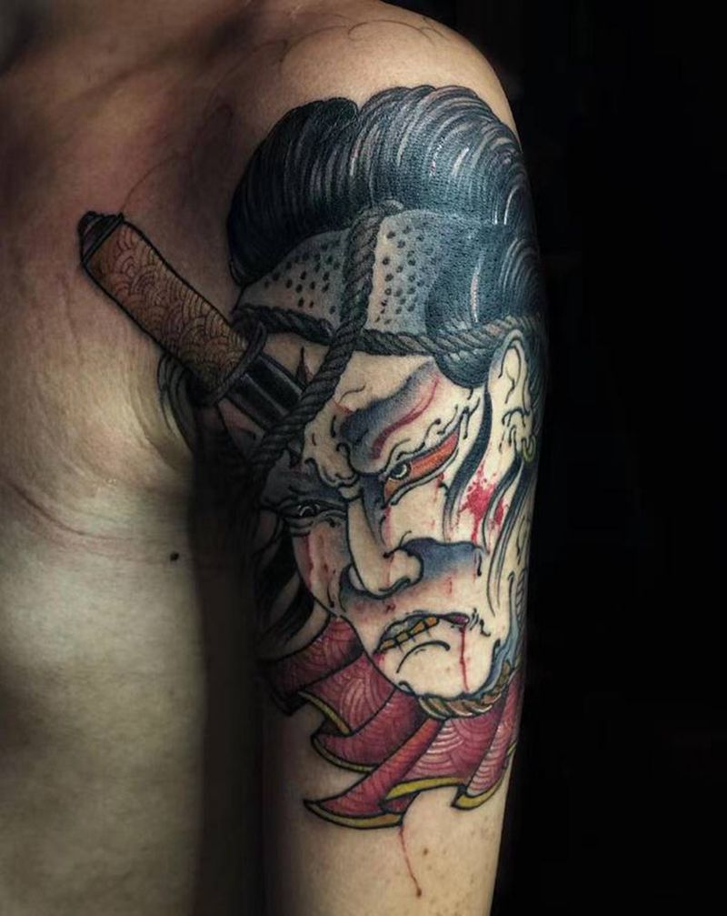 传统生首纹身图片_手部新传统纹身图案