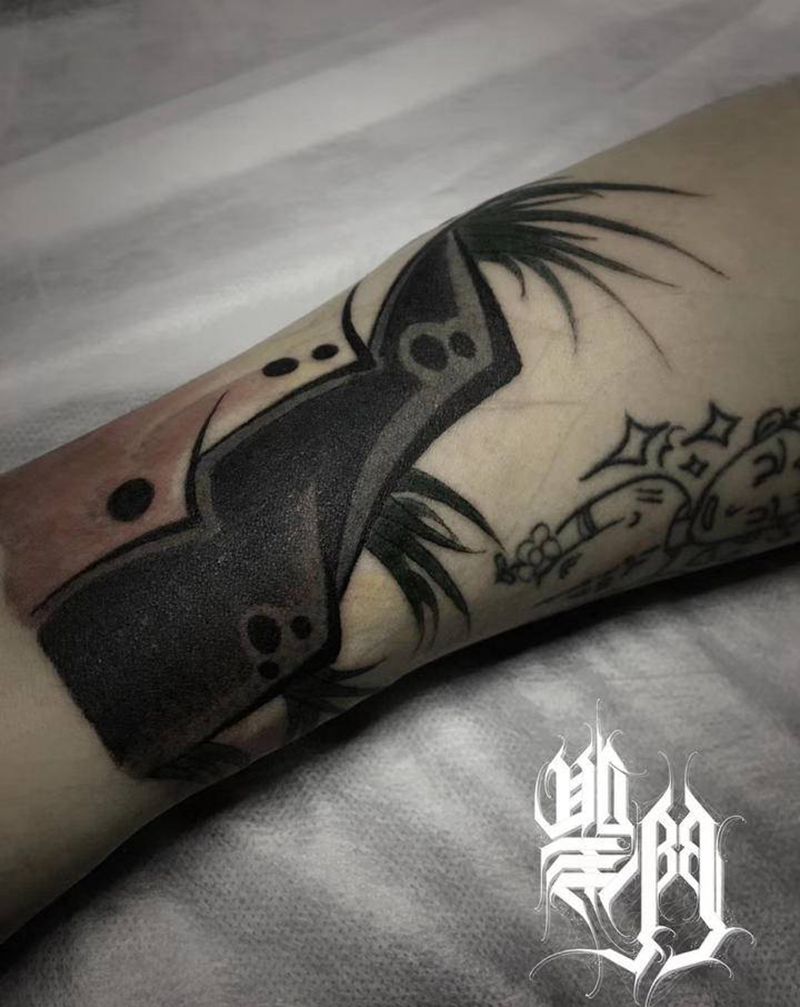 石头纹身图片_手部手臂老传统纹身图案