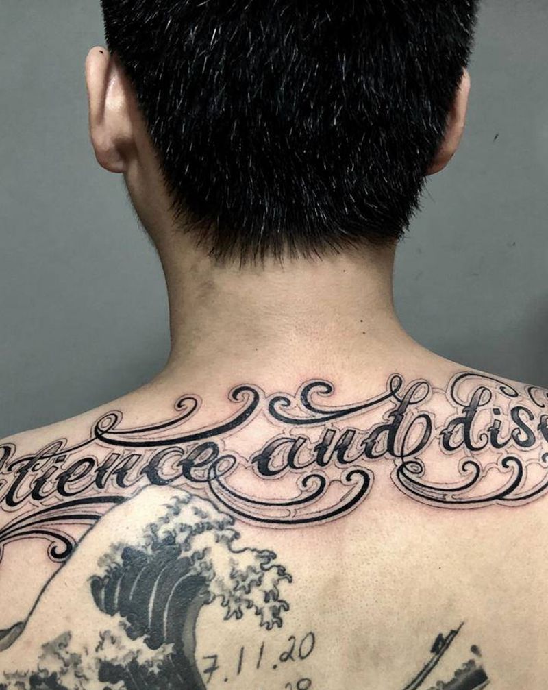 花体字纹身图片_肩部花体字纹身图案