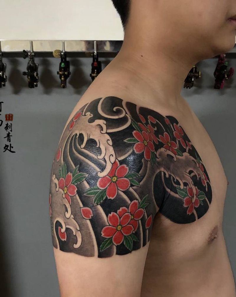 半胛纹身图片_手臂胸部老传统纹身图案